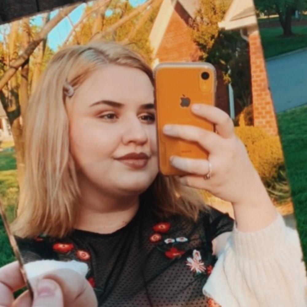 Meet your Posher, Caroline